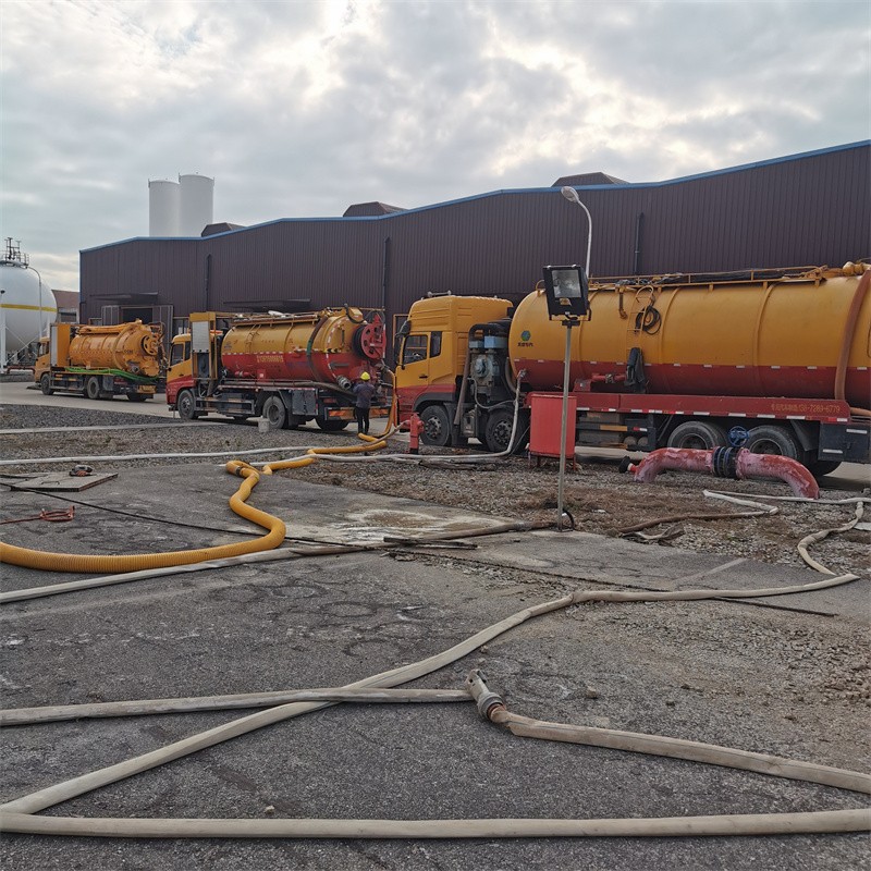 双河污水池清理